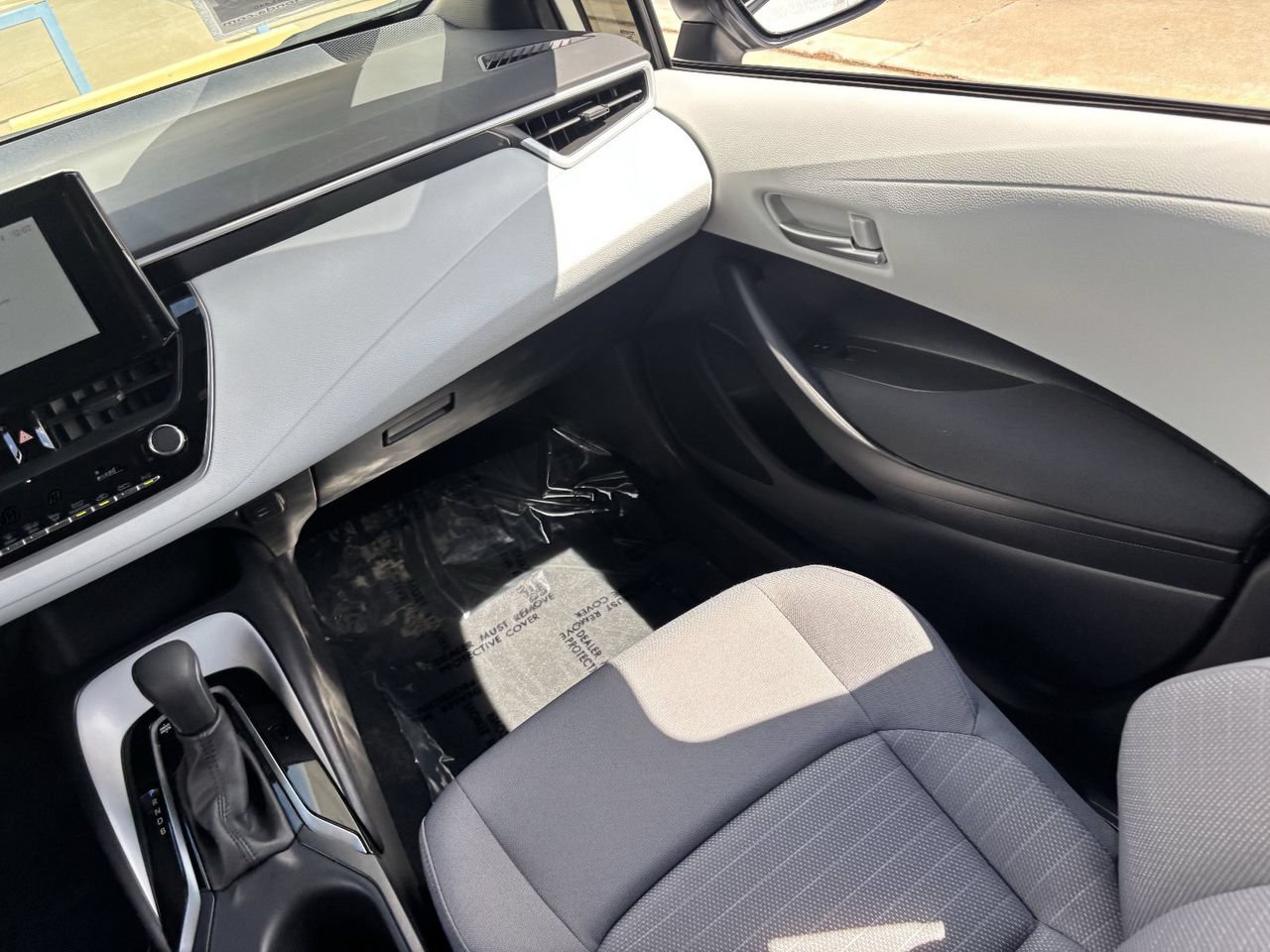 Used 2026 Toyota Corolla SE w/ Carpet Mat Package (TMS) FWD image 14