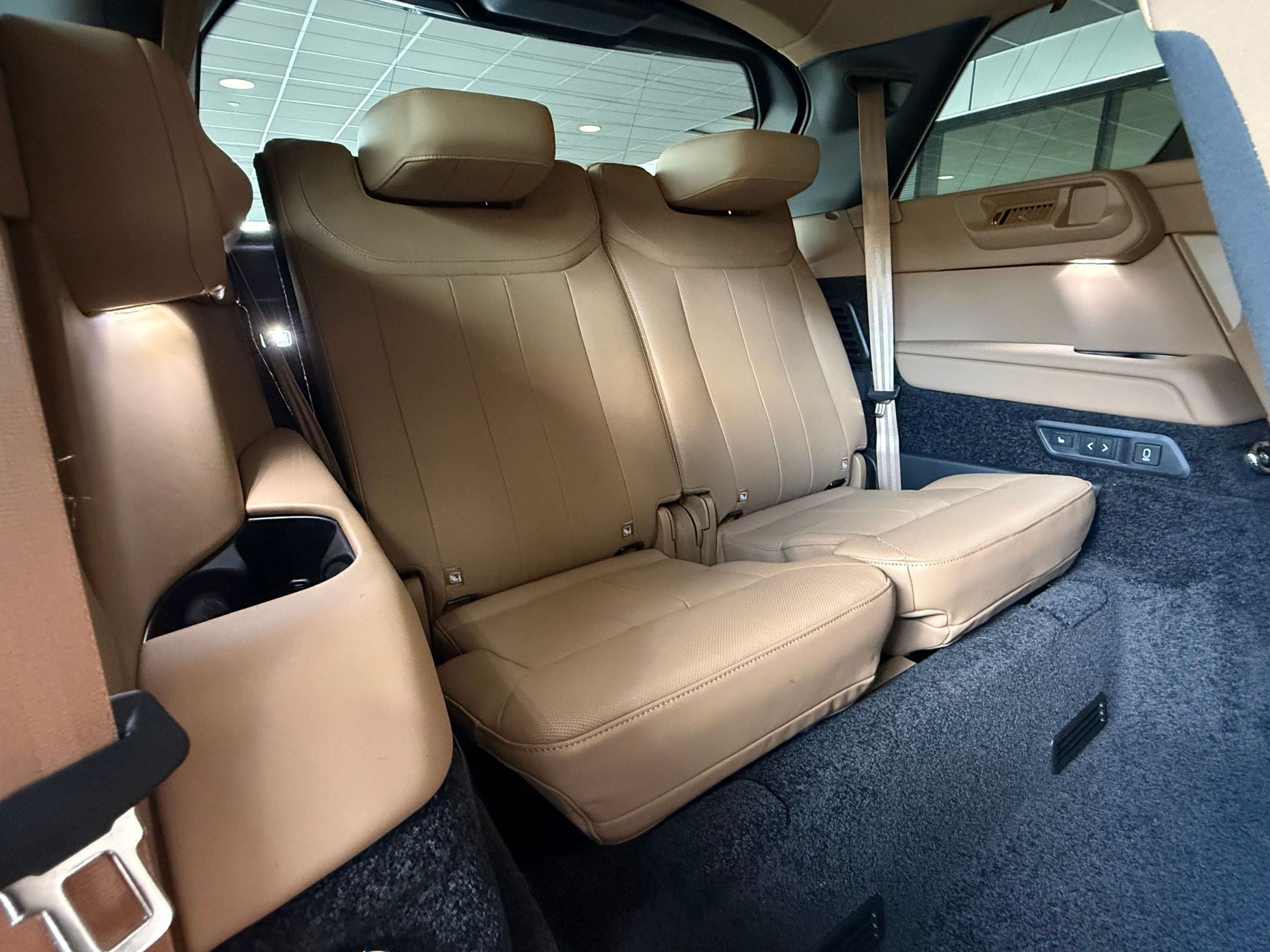 New 2026 Land Rover Range Rover Long Wheelbase SE AWD/4WD image 34