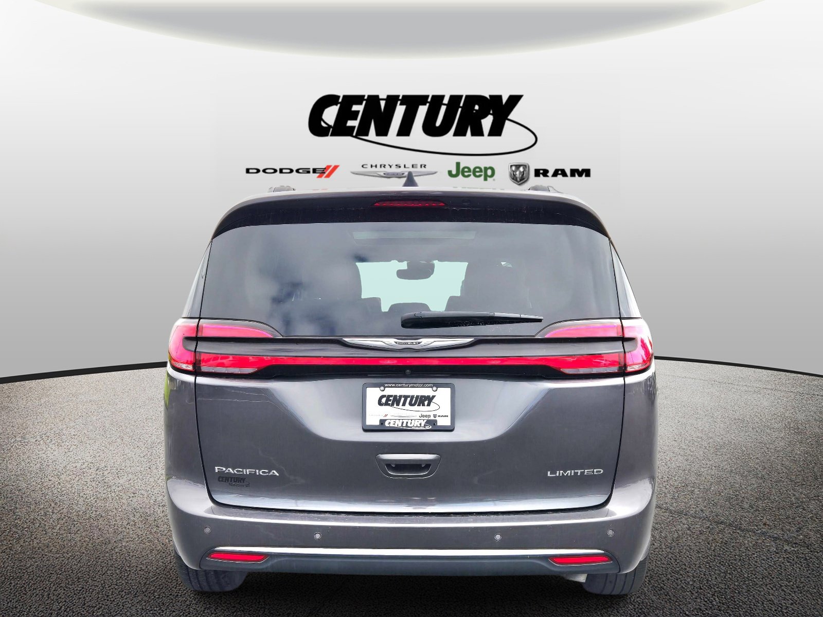 Used 2023 Chrysler Pacifica Limited FWD image 5