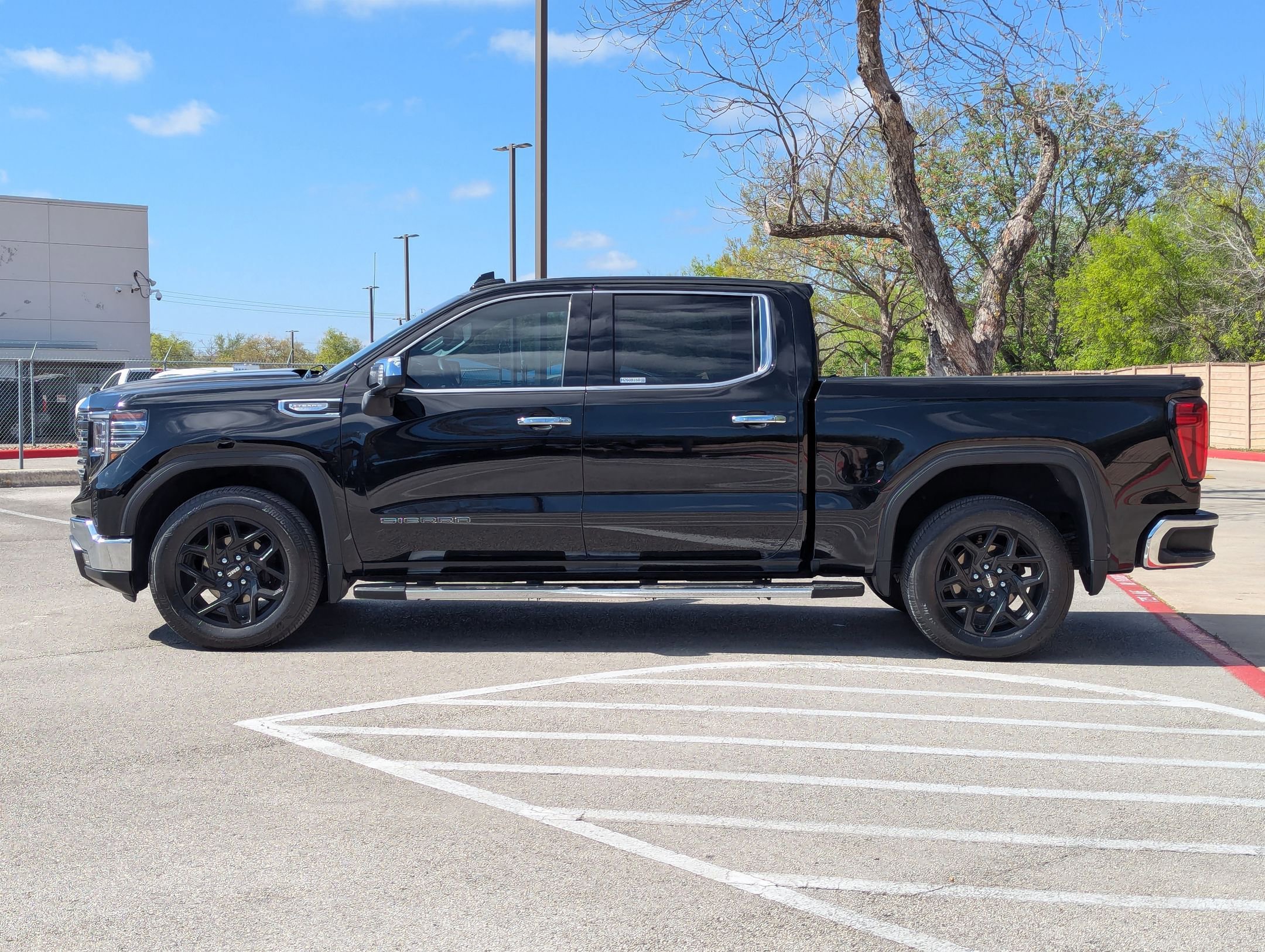 Used 2023 GMC Sierra 1500 SLT image 6