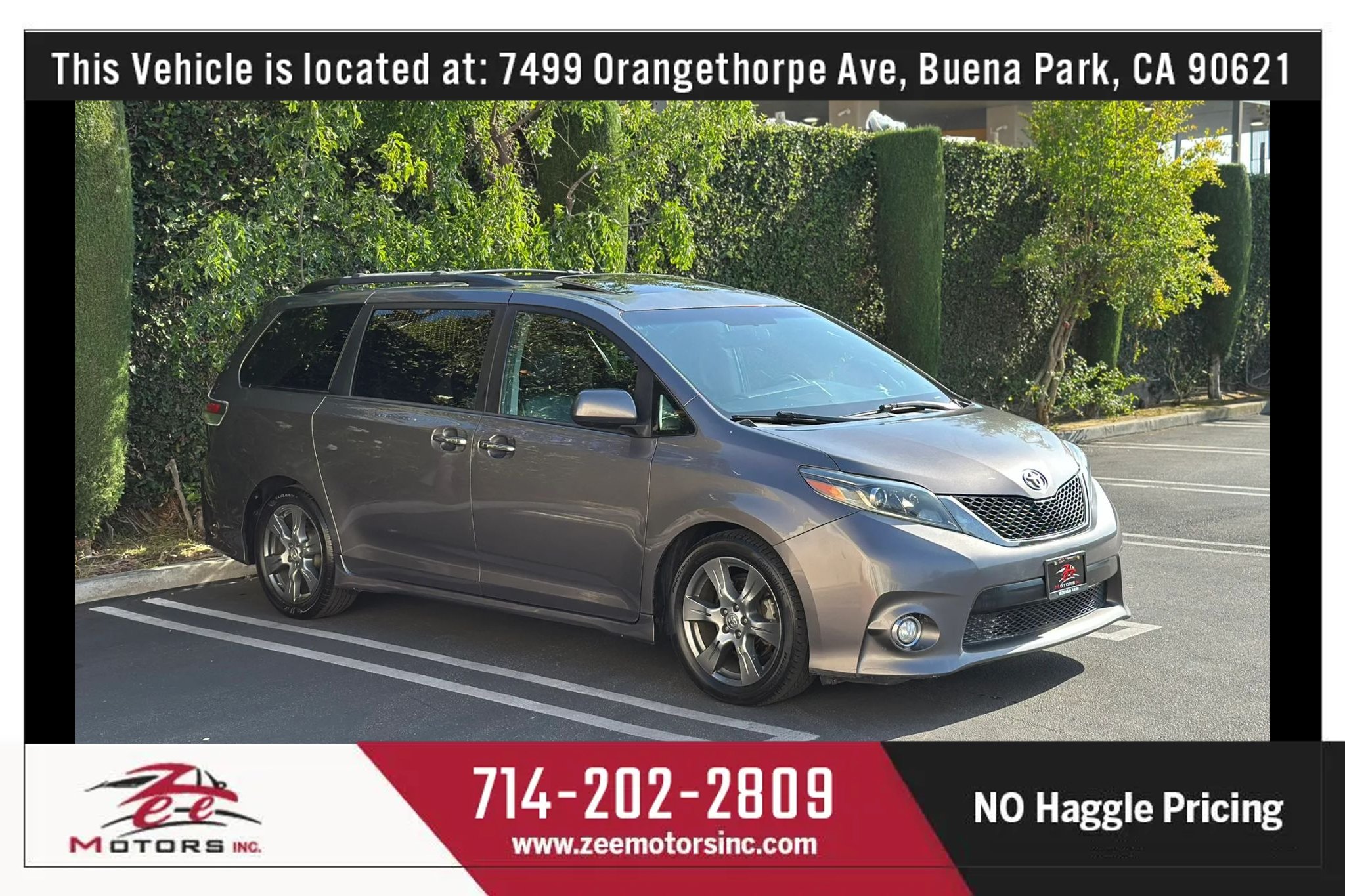 Used 2017 Toyota Sienna SE Premium w/ Cargo Management Package FWD image 4