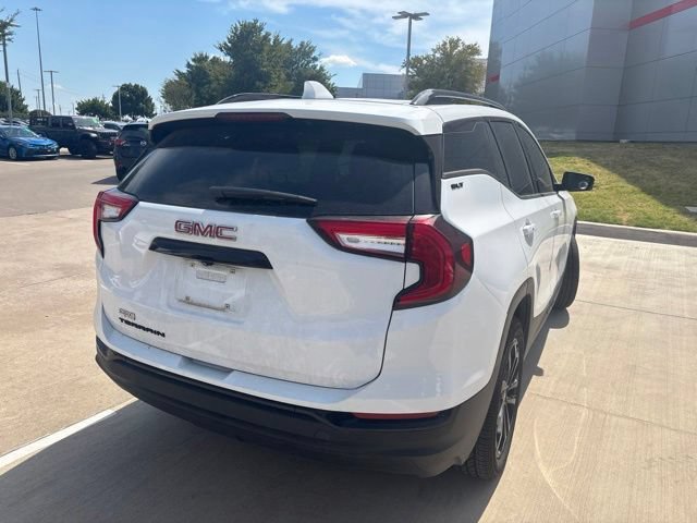 Used 2022 GMC Terrain SLT w/ Infotainment Package II FWD image 3
