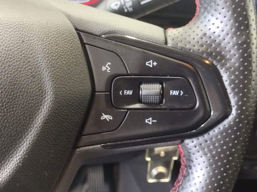 Used 2024 Chevrolet Trax RS FWD image 25