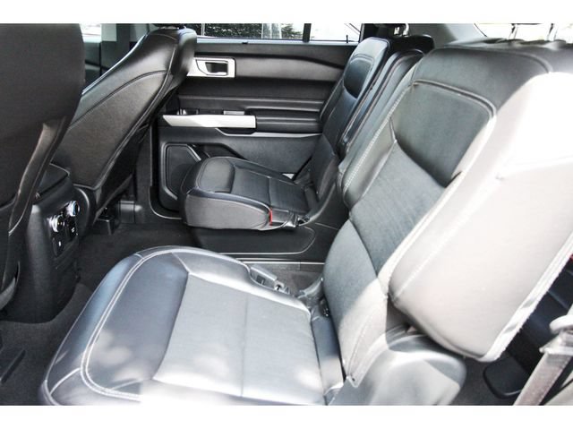 Used 2023 Ford Explorer Limited w/ Limited Technology Package RWD image 13