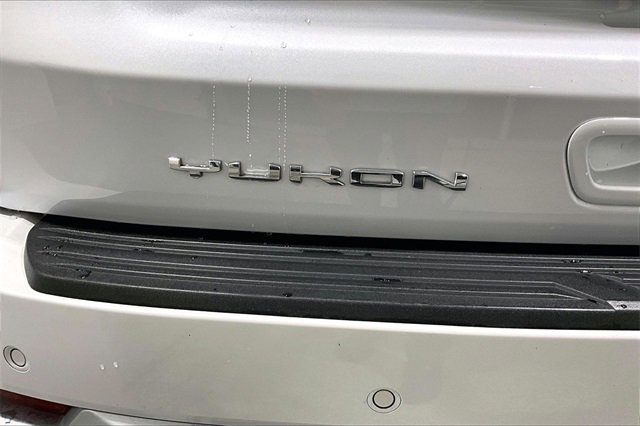 Used 2025 GMC Yukon Denali w/ Sun & Power Step Package image 24