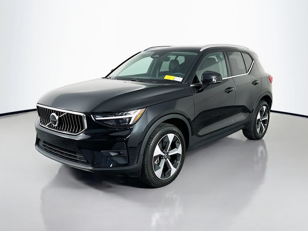Used 2024 Volvo XC40 B5 Plus AWD/4WD video 3