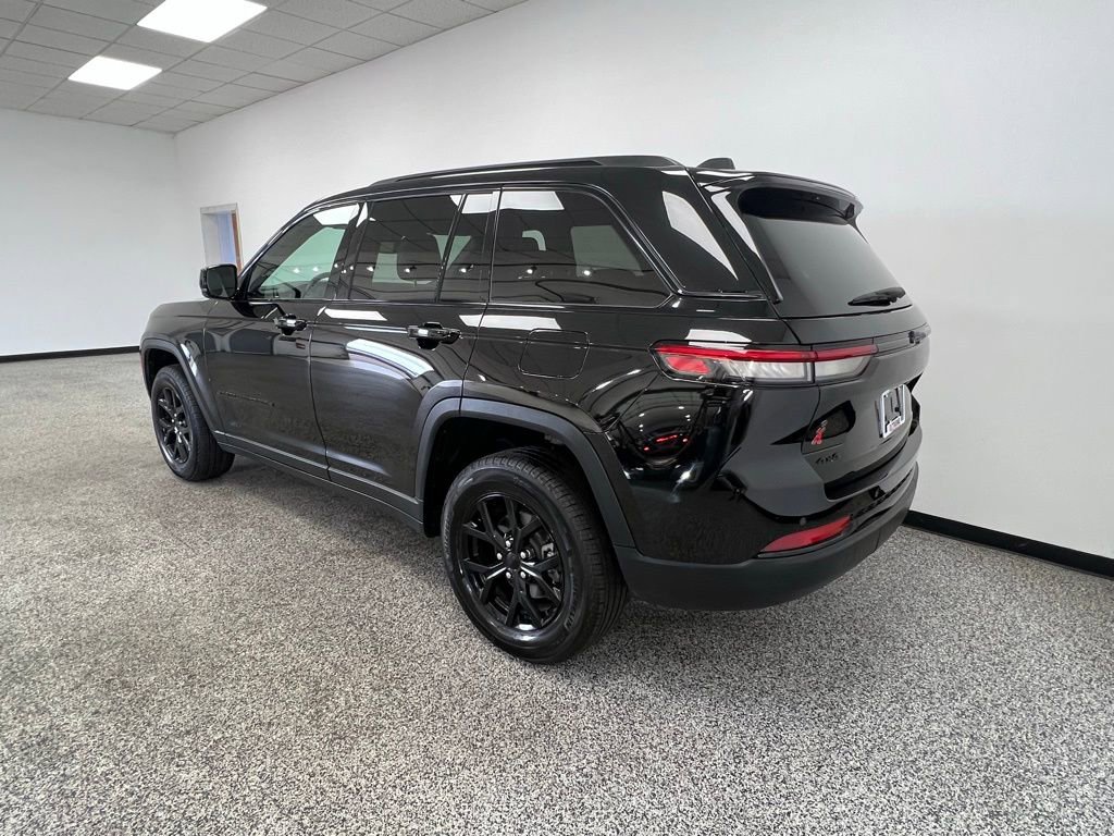 Used 2024 Jeep Grand Cherokee Altitude image 18