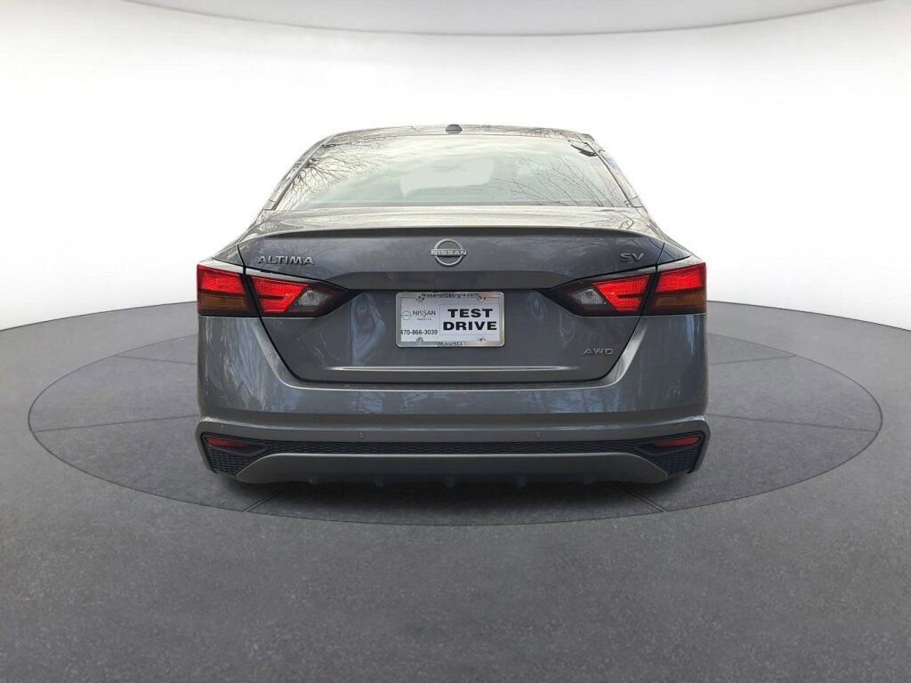 Used 2024 Nissan Altima 2.5 SV image 4