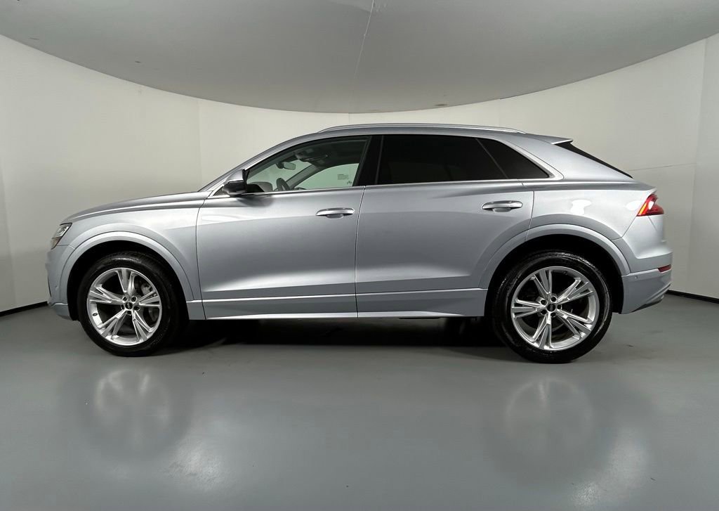 Used 2022 Audi Q8 Premium w/ Convenience Package AWD/4WD image 4