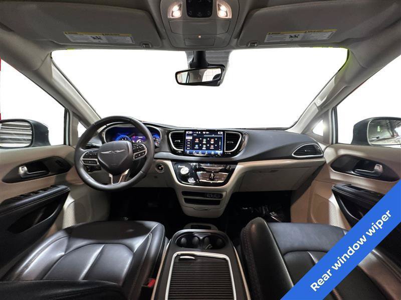 Used 2023 Chrysler Pacifica Touring-L FWD image 14
