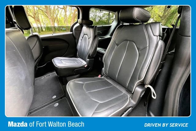 Used 2025 Chrysler Pacifica Limited image 19