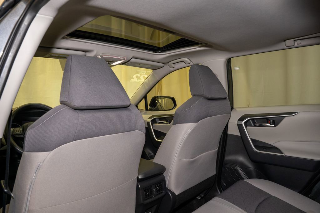 Used 2022 Toyota RAV4 XLE image 9