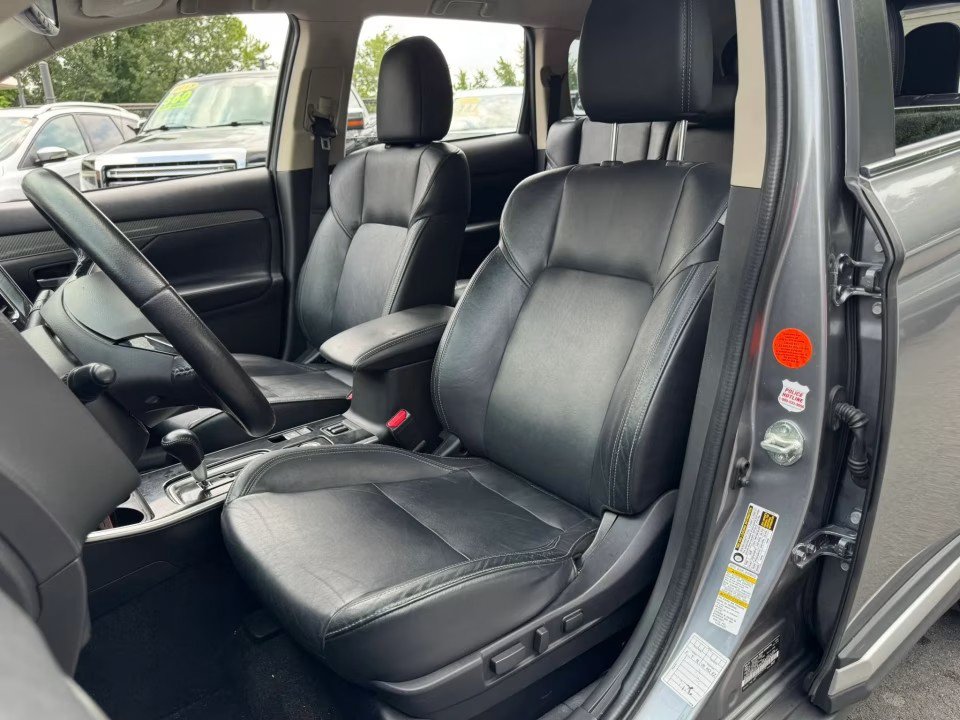 Used 2020 Mitsubishi Outlander SE AWD/4WD image 9