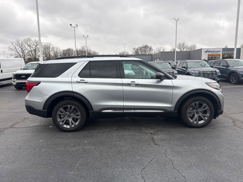 Used 2025 Ford Explorer Active w/ Active Comfort Package image 6