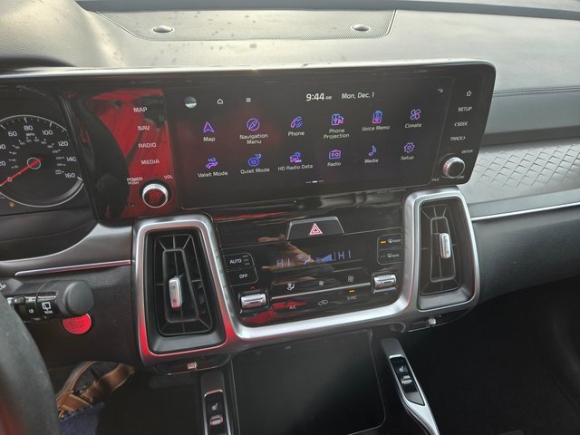 Used 2023 Kia Sorento S w/ Panoramic Sunroof Package image 5