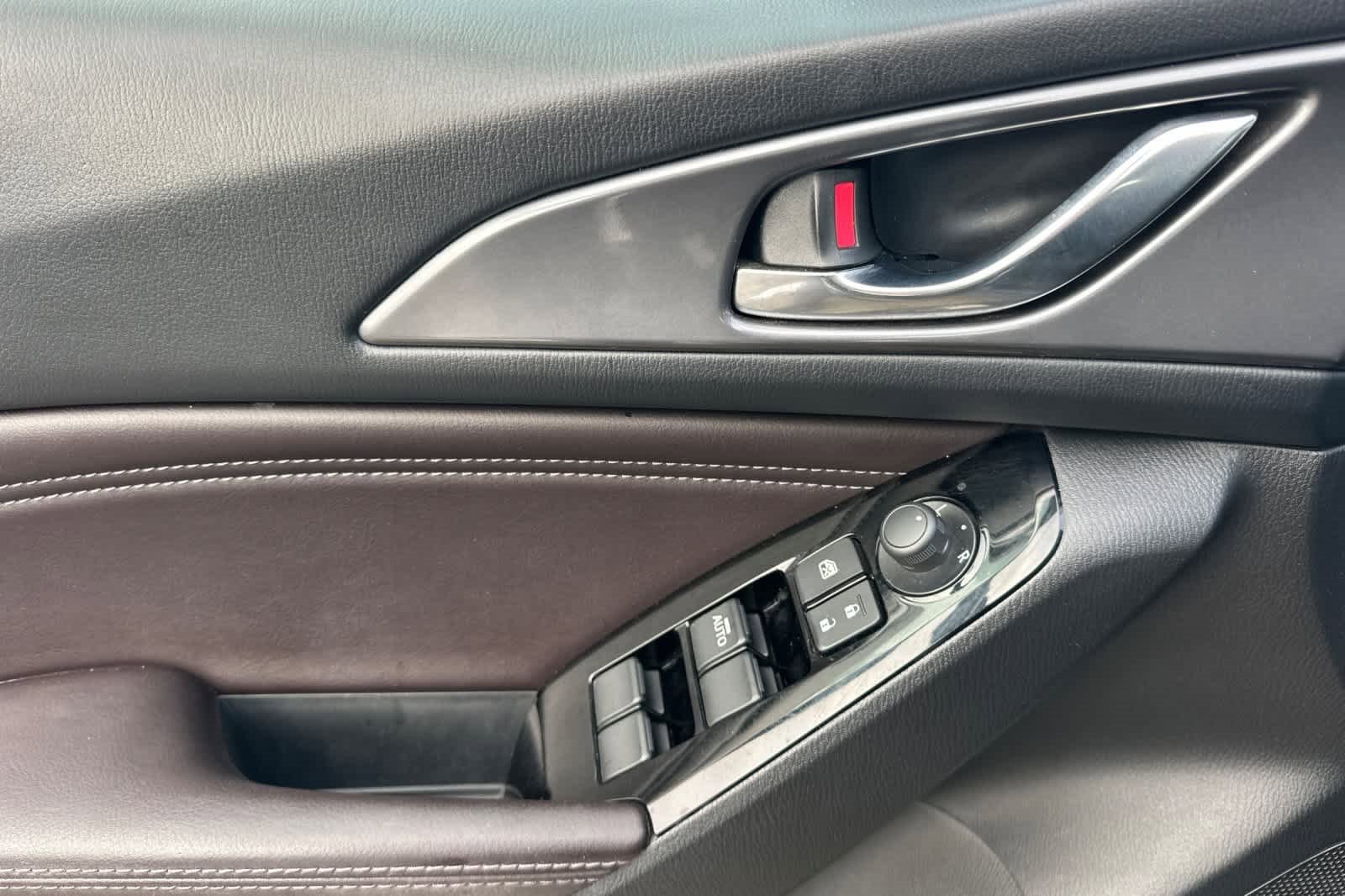 Used 2017 MAZDA MAZDA3 Grand Touring image 12