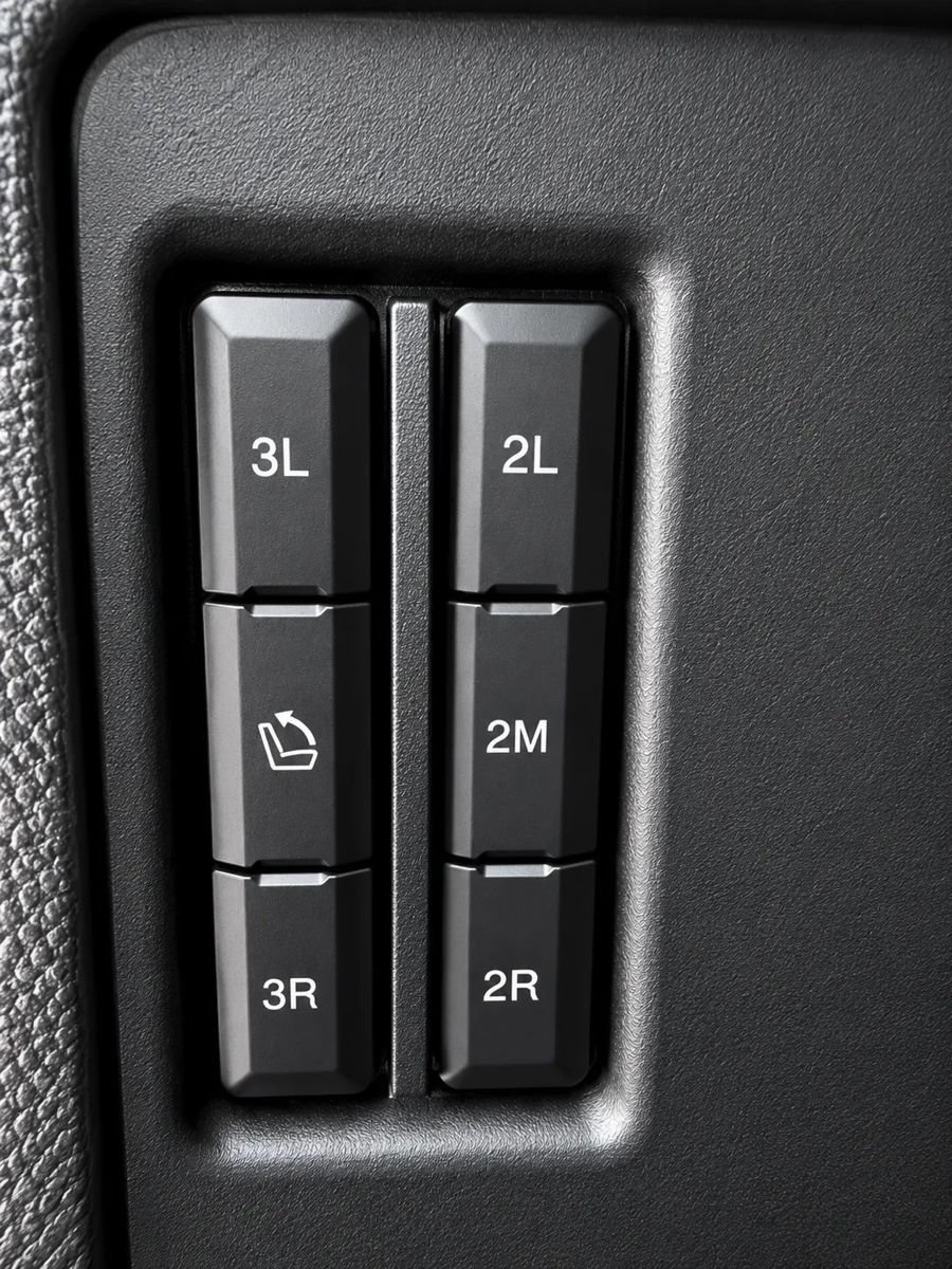 Used 2018 Ford Expedition Max XLT w/ Equipment Group 202A AWD/4WD image 37