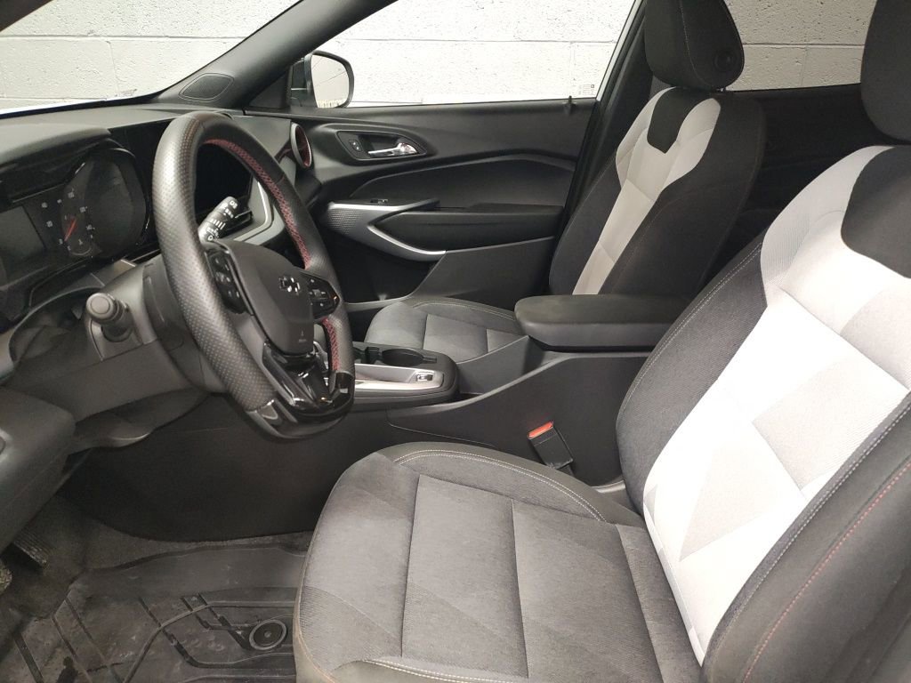 Certified 2024 Chevrolet Trax RS w/ Driver Confidence Package image 23