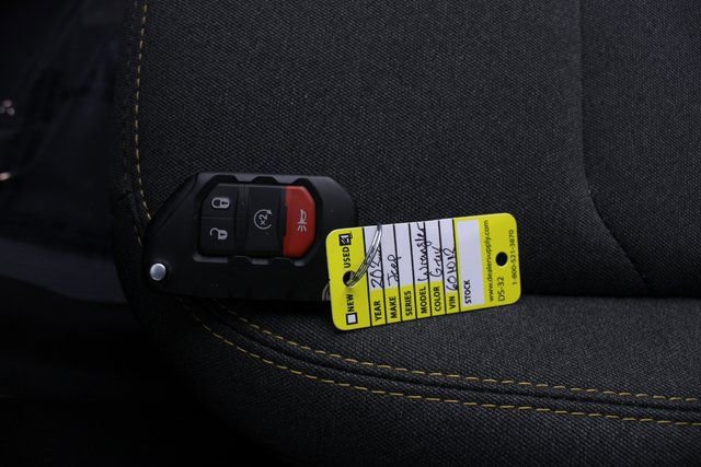 Used 2025 Jeep Wrangler Unlimited Sahara image 7