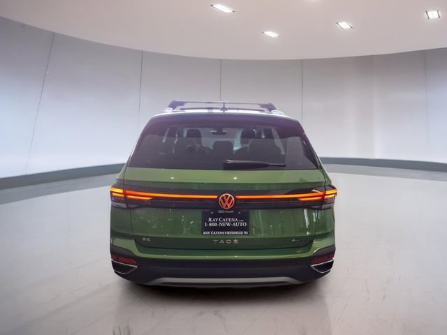 Used 2025 Volkswagen Taos SE w/ Panoramic Sunroof Package image 5