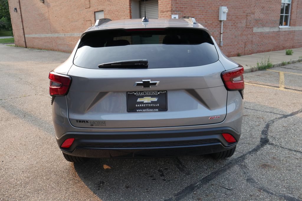 New 2026 Chevrolet Trax RS w/ Sunroof Package FWD image 7