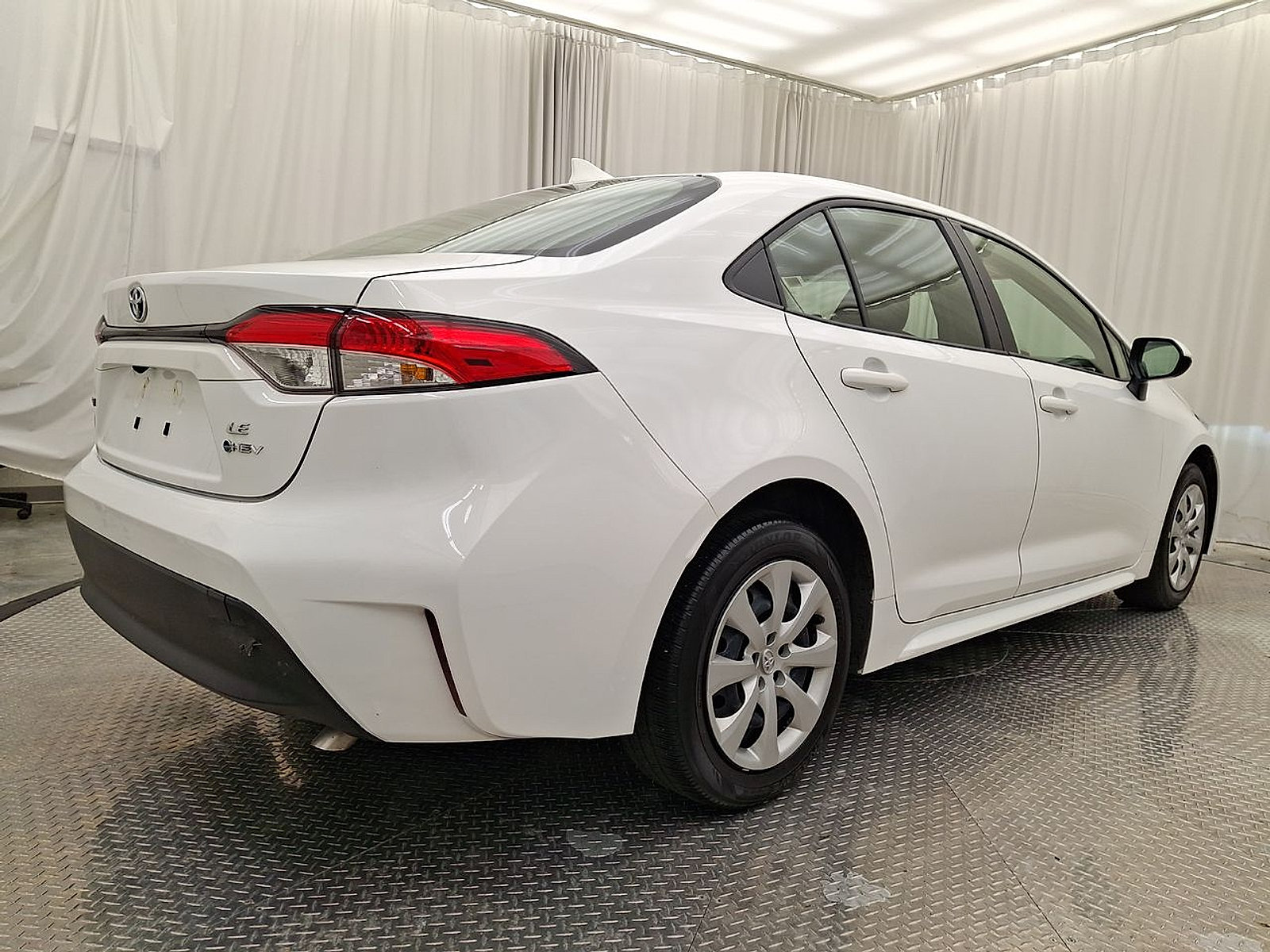 Certified 2025 Toyota Corolla LE FWD image 28
