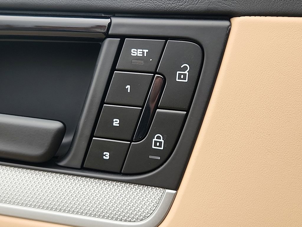 Certified 2024 Porsche Cayenne S image 23