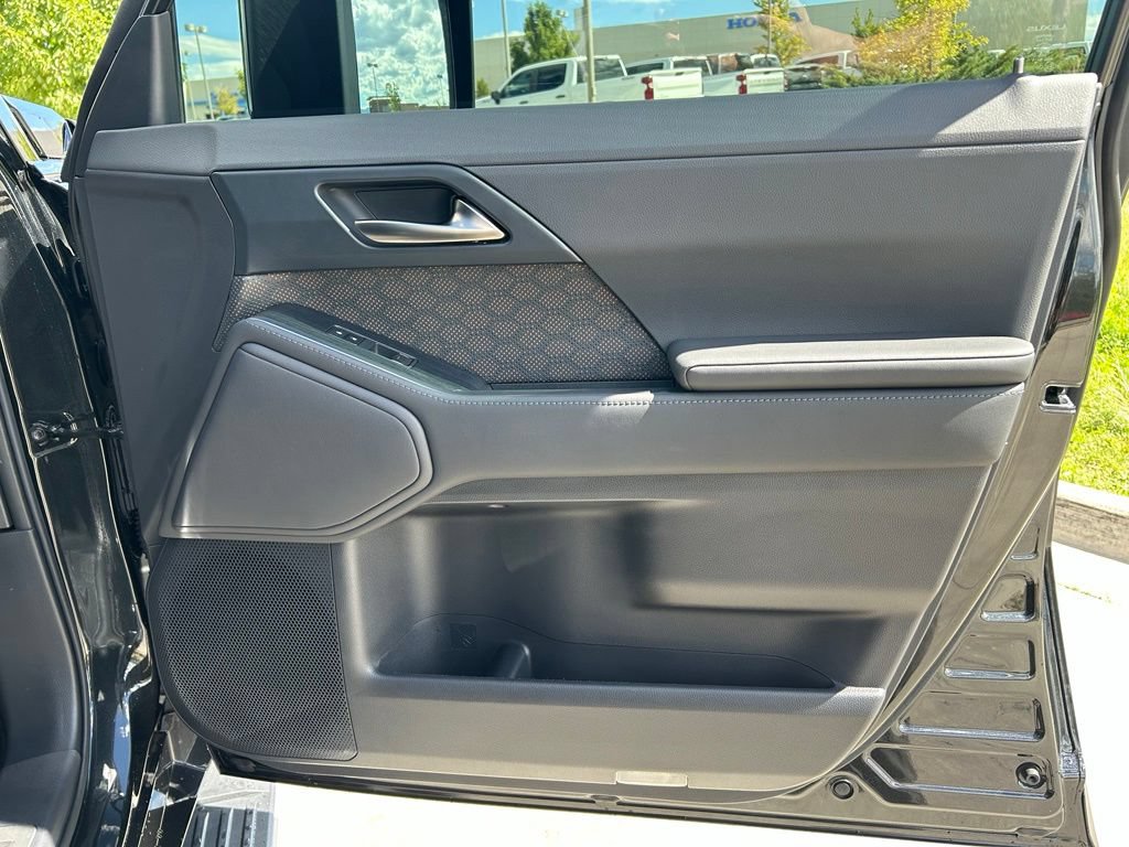 Used 2024 Lexus GX 550 w/ Accessory Package (Z1) AWD/4WD image 31