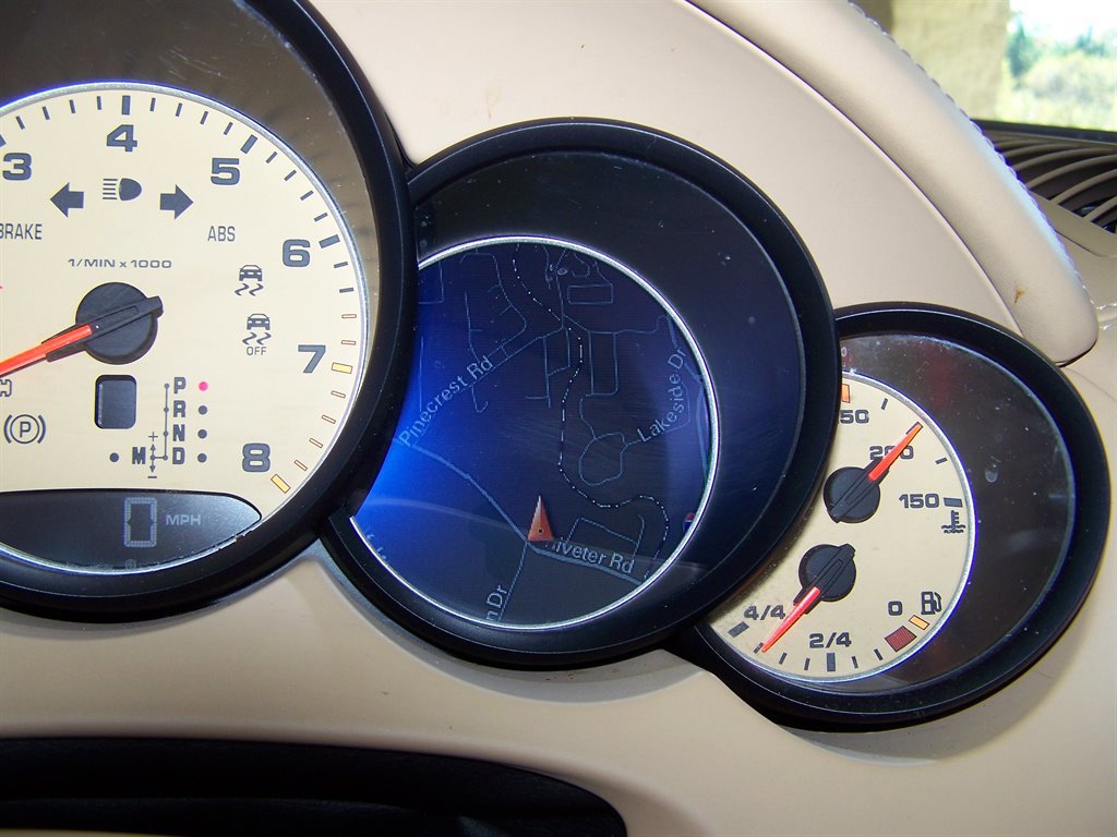 Used 2012 Porsche Cayenne S image 9