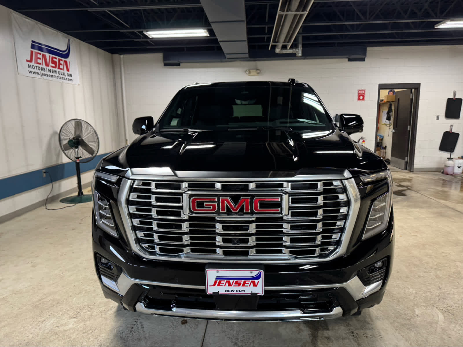New 2026 GMC Yukon Denali w/ Denali Reserve Package AWD/4WD image 2