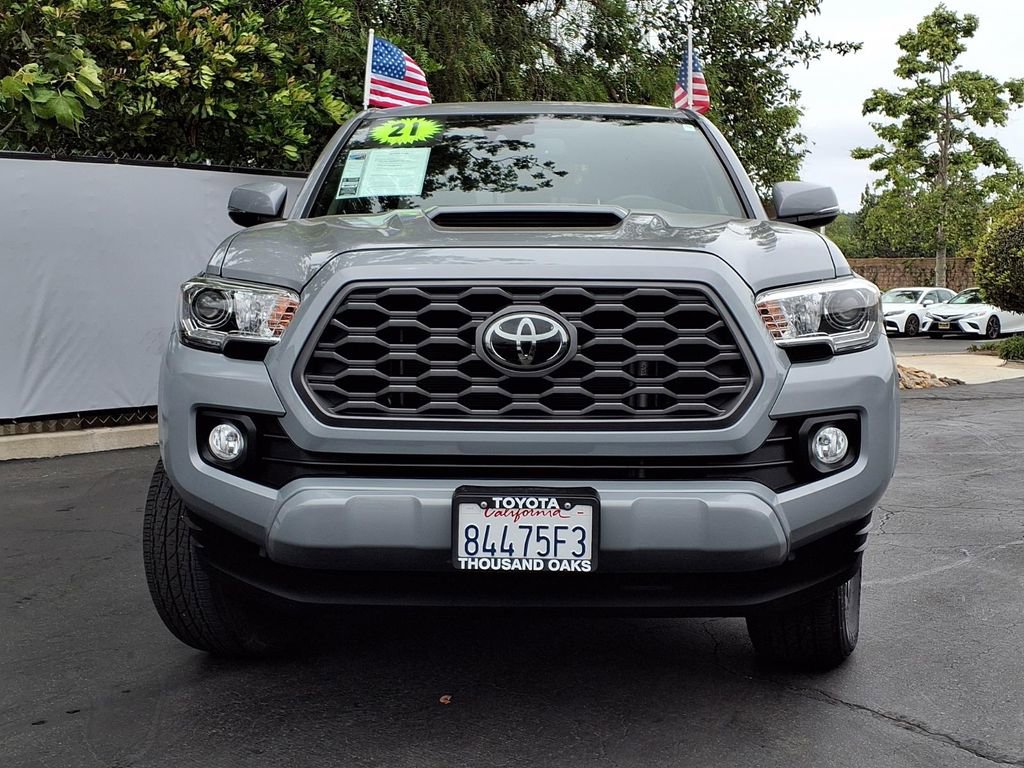 Used 2021 Toyota Tacoma TRD Sport w/ Technology Package RWD image 2
