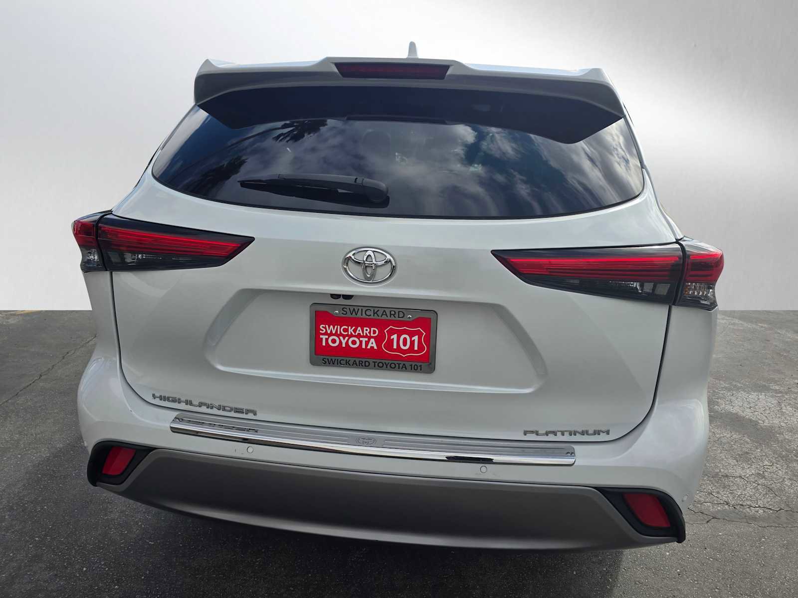 Used 2023 Toyota Highlander Platinum image 6