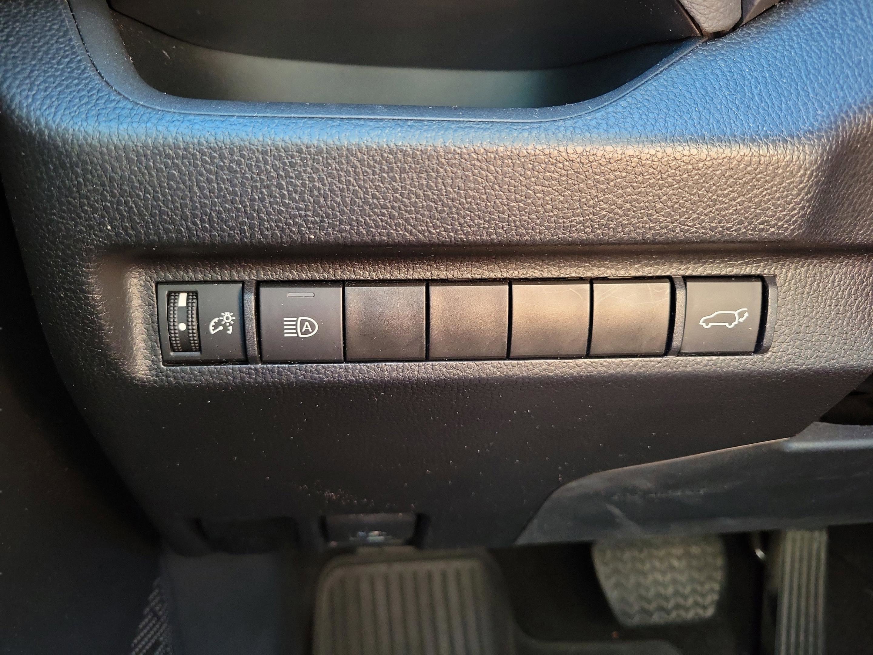 Used 2023 Toyota RAV4 XLE image 17