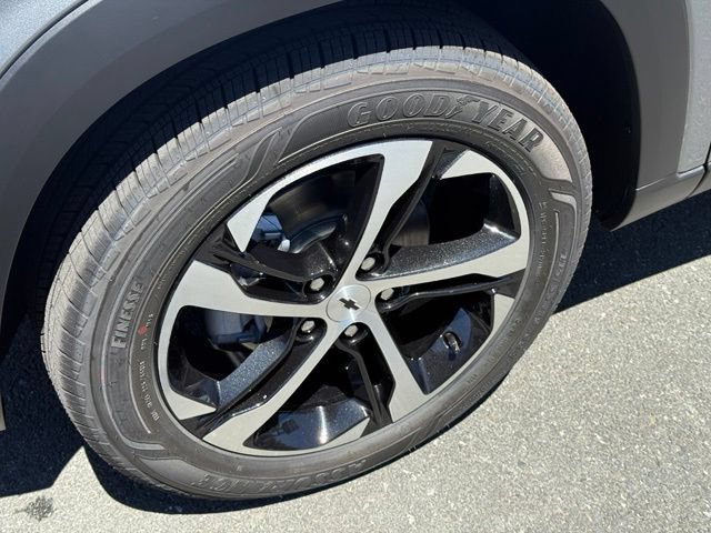 New 2026 Chevrolet Trax RS w/ Sunroof Package FWD image 4