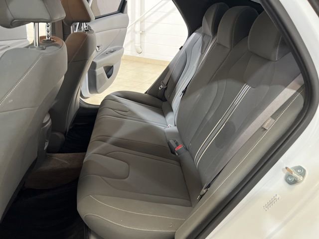 Used 2024 Hyundai Elantra SEL image 12