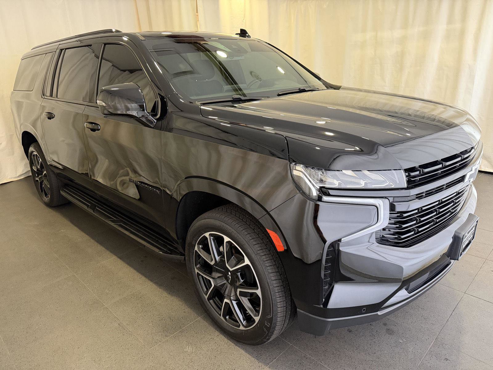 Used 2024 Chevrolet Suburban RST w/ Luxury Package image 7