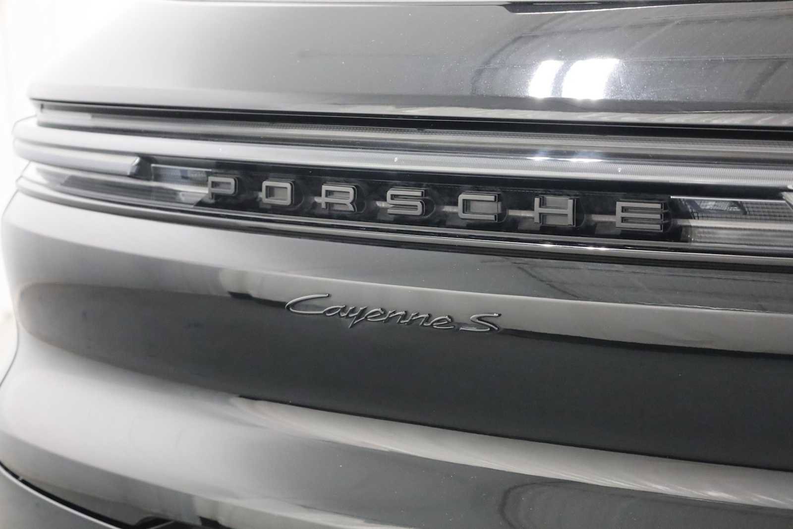 Certified 2025 Porsche Cayenne S image 8