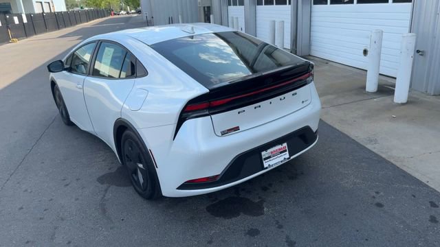 Used 2025 Toyota Prius LE FWD image 11