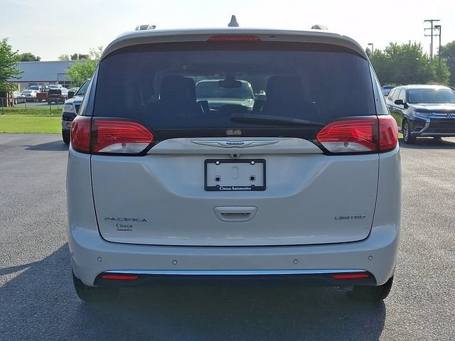 Used 2017 Chrysler Pacifica Limited FWD image 8