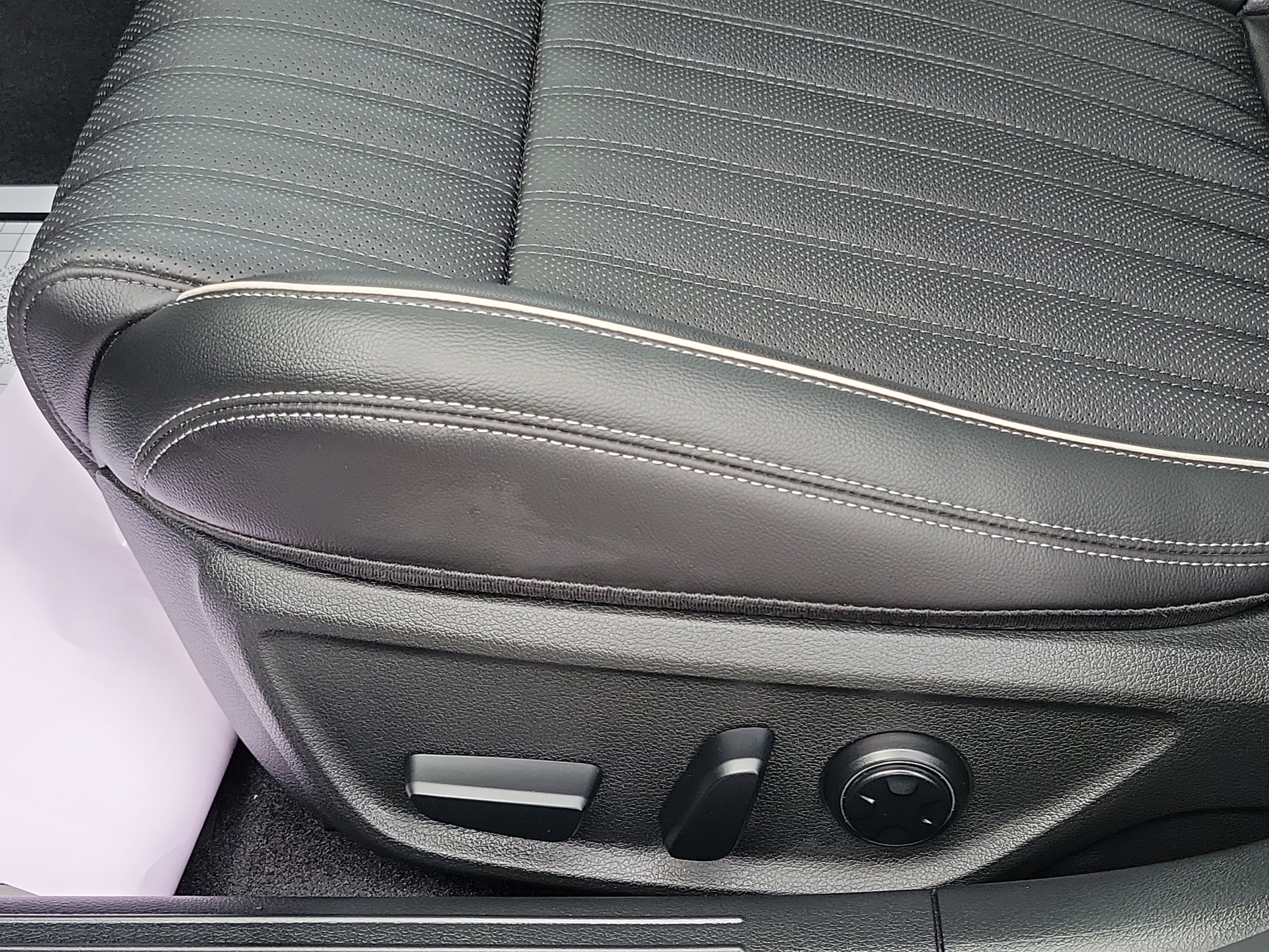 Certified 2026 Genesis G70 2.5T Prestige RWD image 17