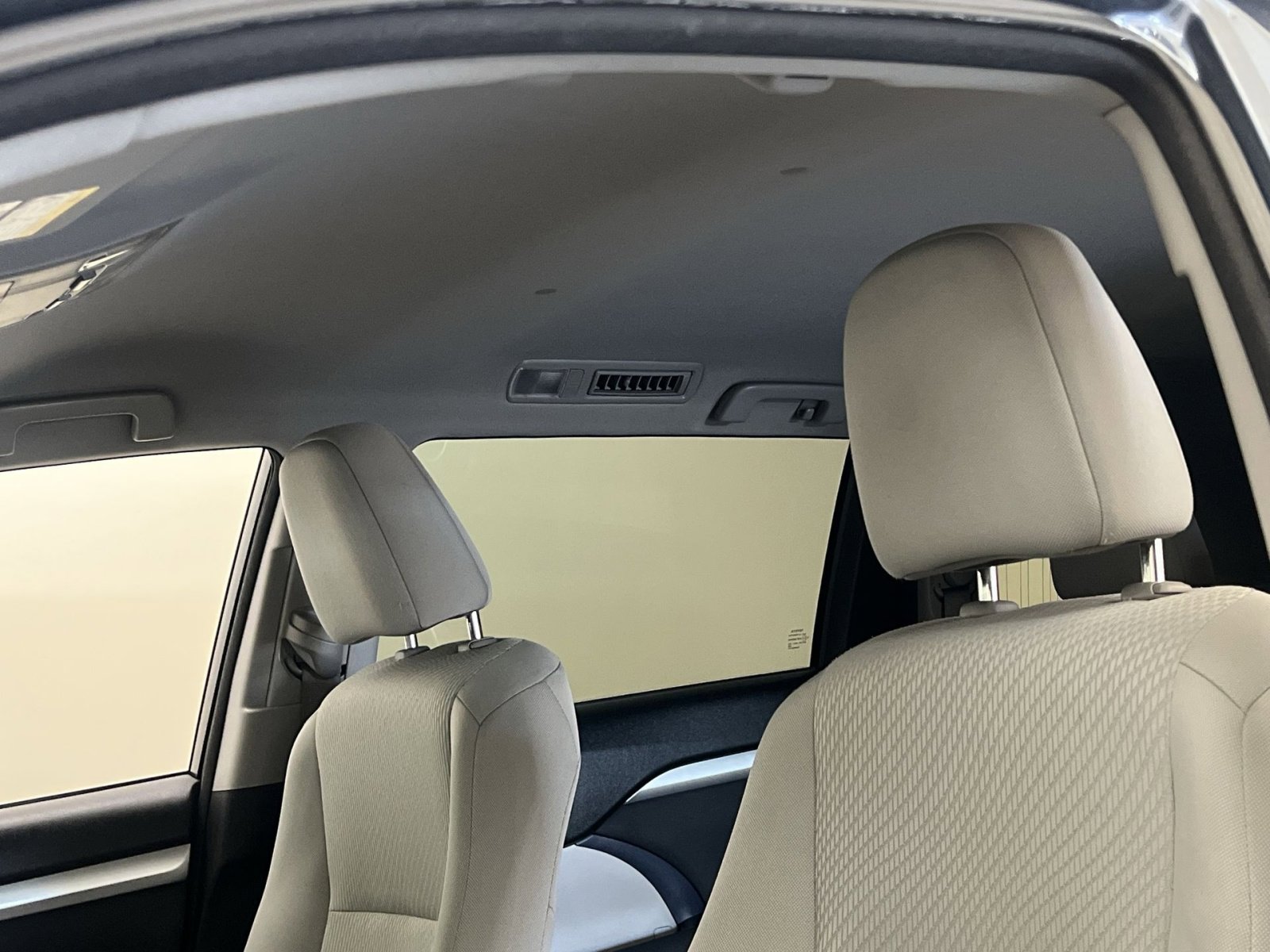 Used 2017 Toyota Highlander LE FWD image 23