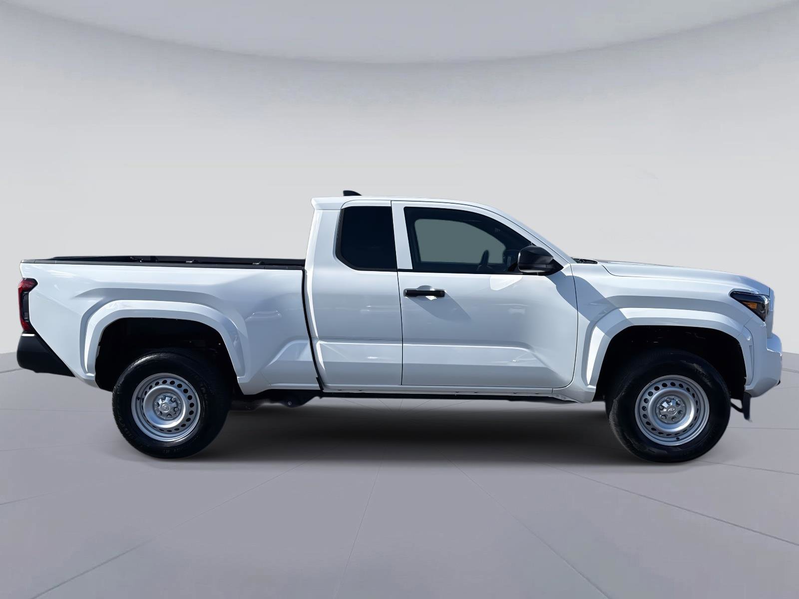 Used 2025 Toyota Tacoma SR image 2