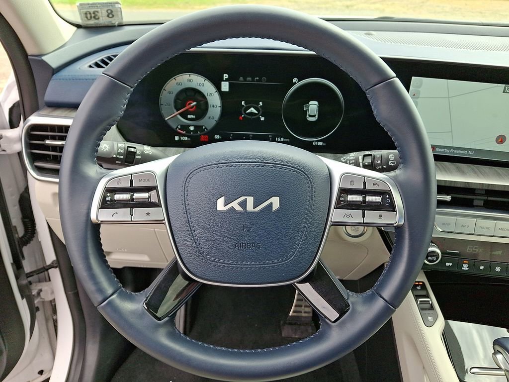 Used 2025 Kia Telluride SX w/ SX Captain's Chair Package image 21
