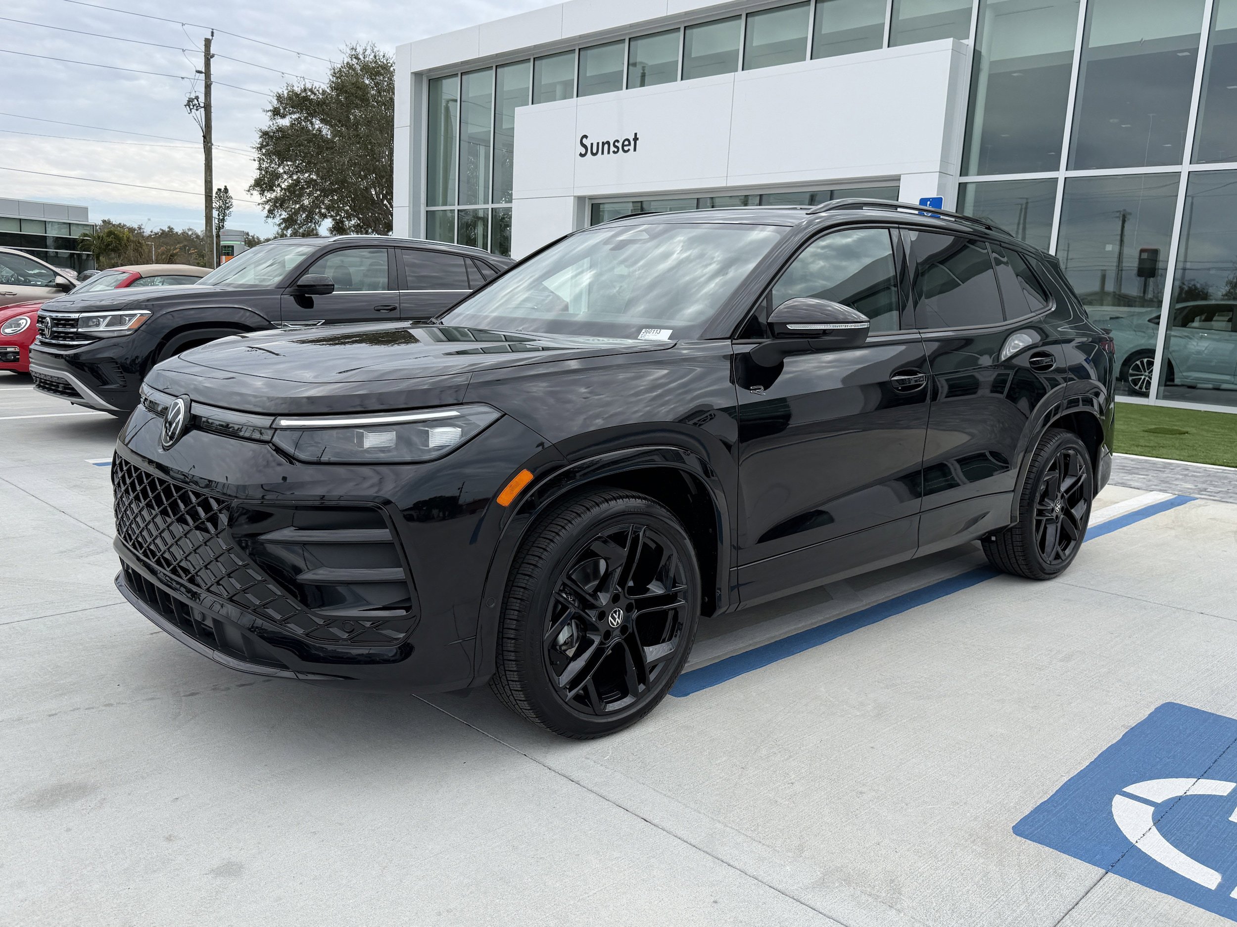 New 2026 Volkswagen Tiguan SE R-Line FWD image 7