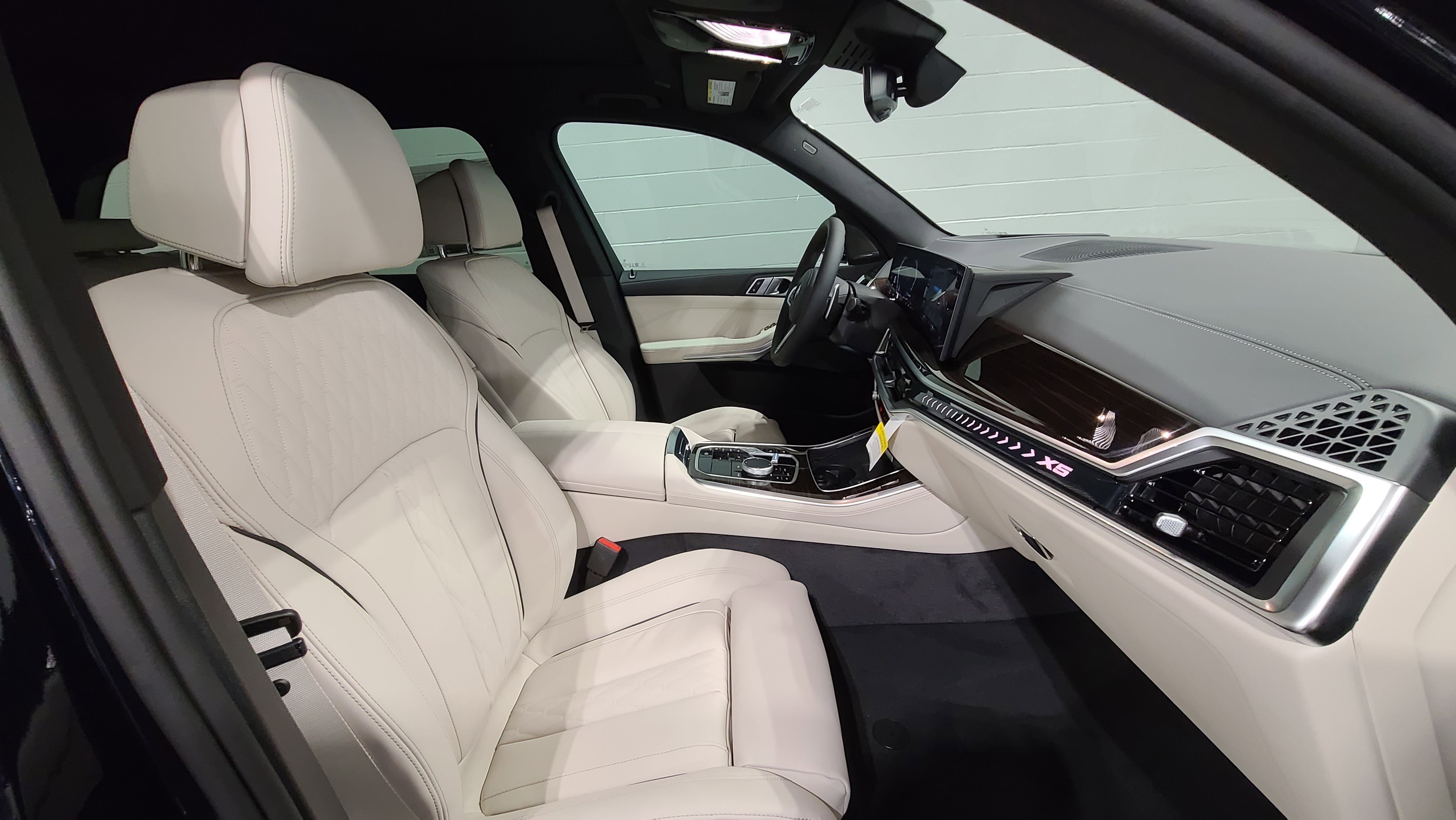 New 2026 BMW X5 xDrive40i w/ M Sport Package image 24