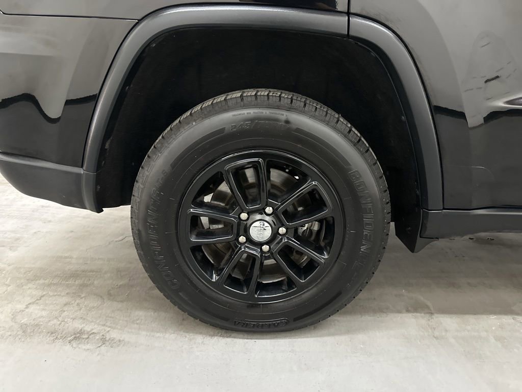 Used 2020 Jeep Grand Cherokee Laredo AWD/4WD image 59