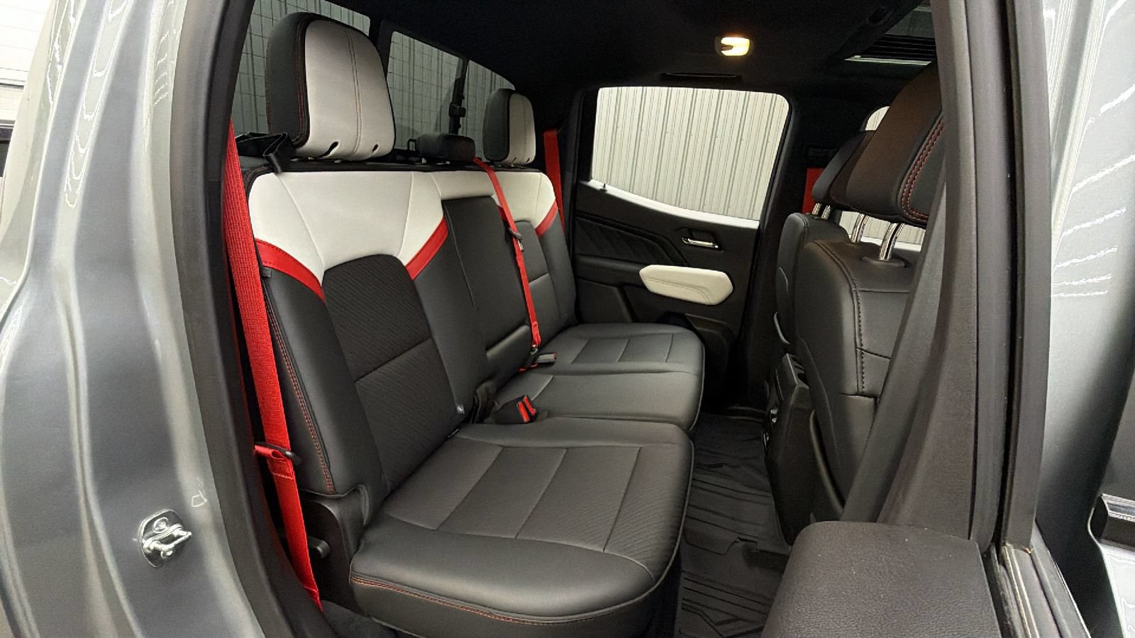 Used 2025 GMC Canyon AT4 w/ AT4X Package AWD/4WD image 37