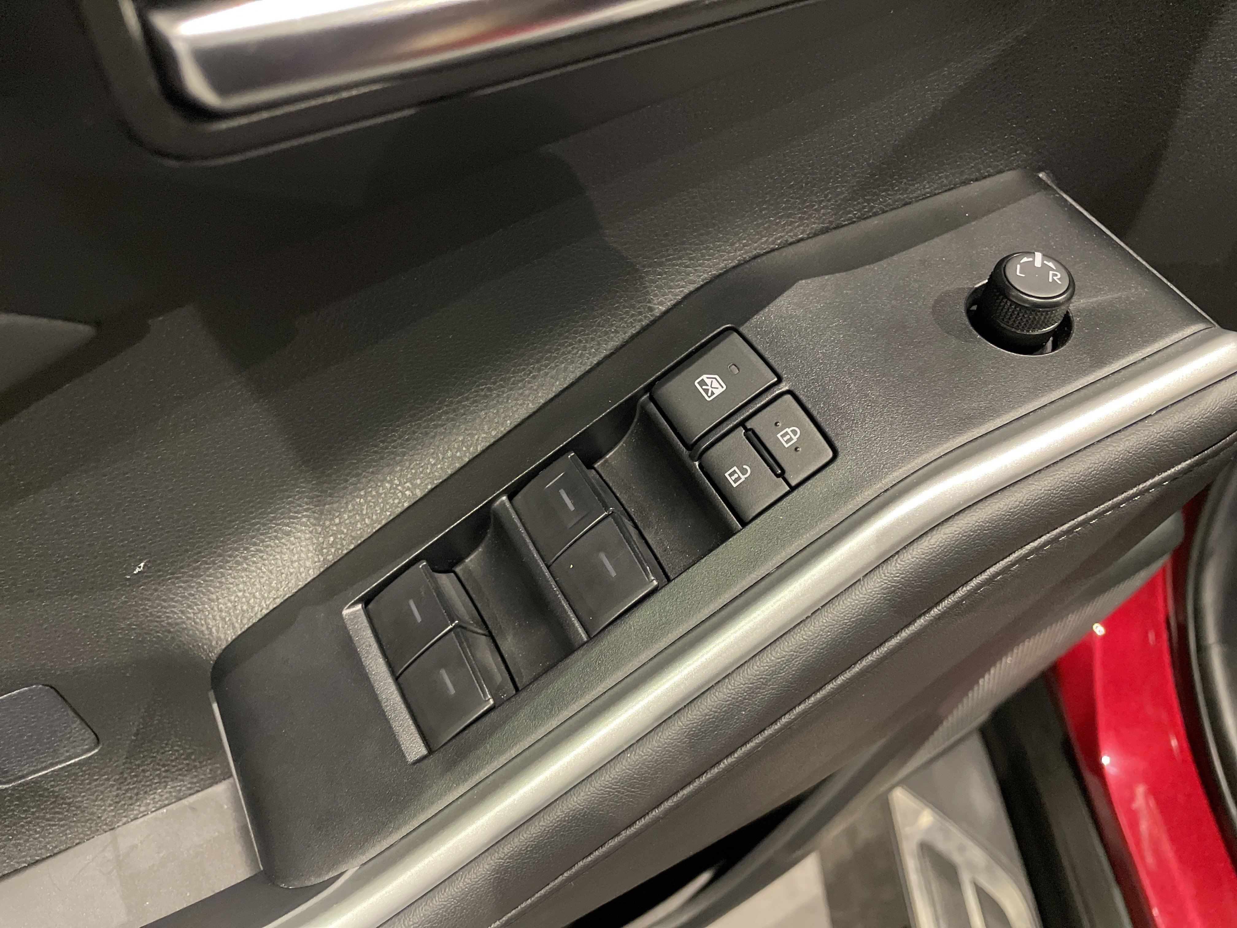 Used 2025 Toyota Highlander XLE image 16