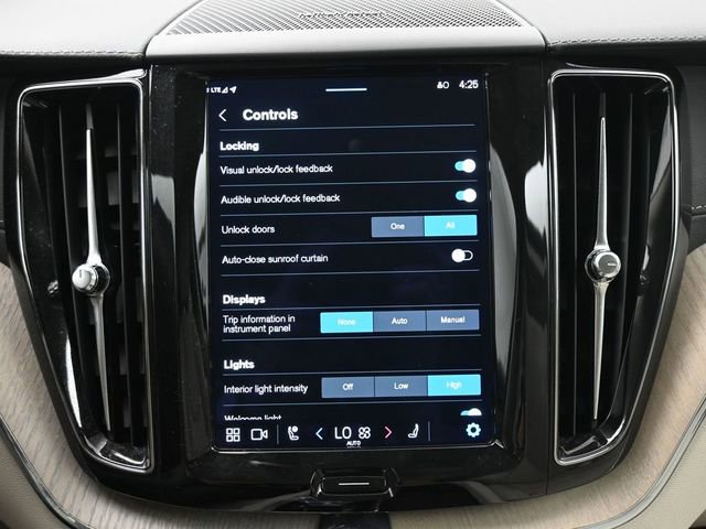 Used 2022 Volvo XC60 B5 Inscription w/ Climate Package image 18