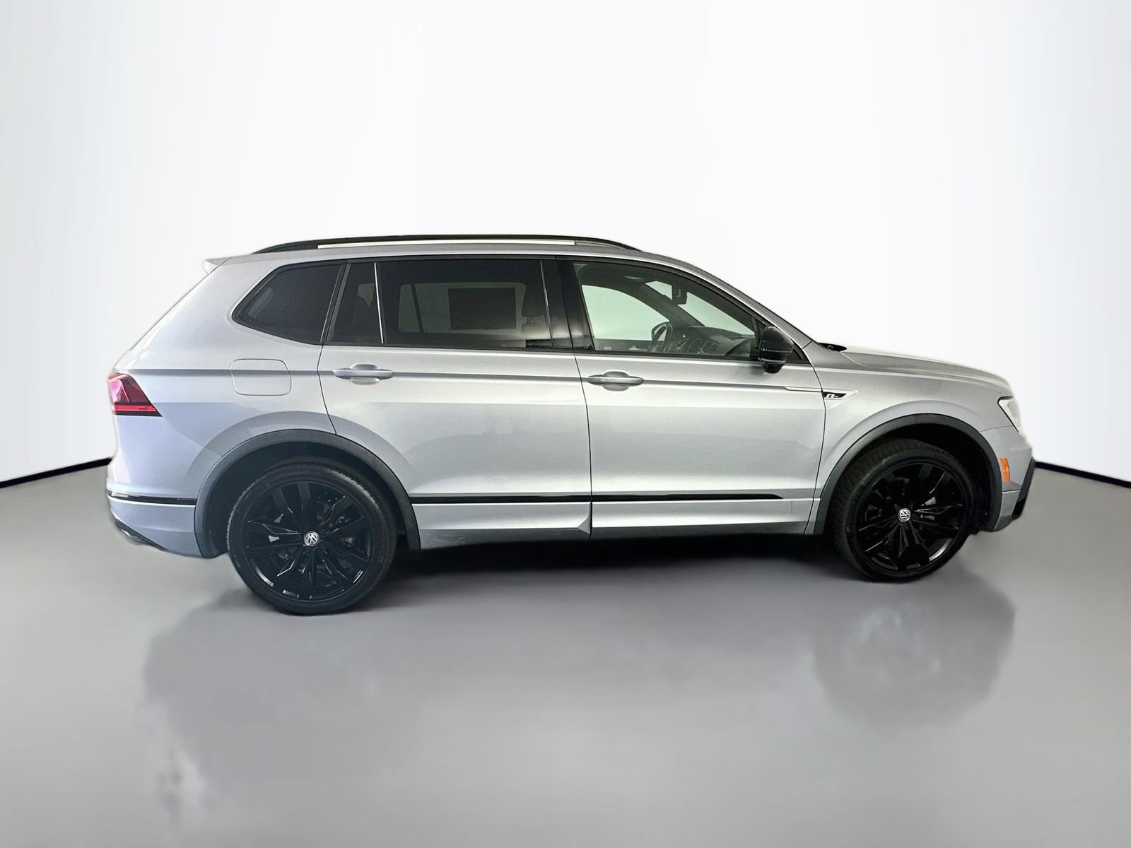 Used 2021 Volkswagen Tiguan SE R-Line AWD/4WD image 8